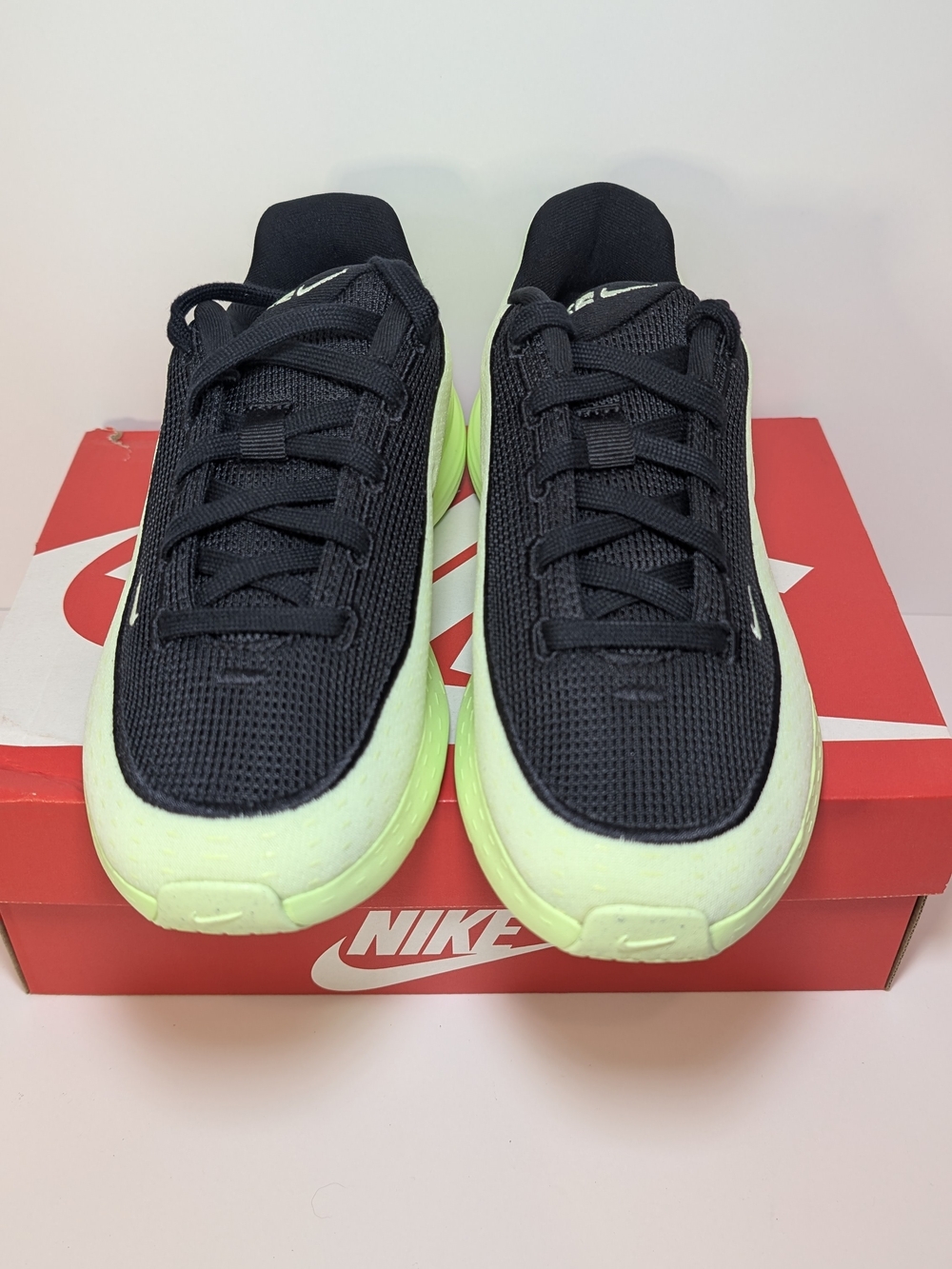 Nike Uplift SC Youth Size 5.5Y Running Shoes Black And Bright Volt Color NIB - Picture 3 of 8